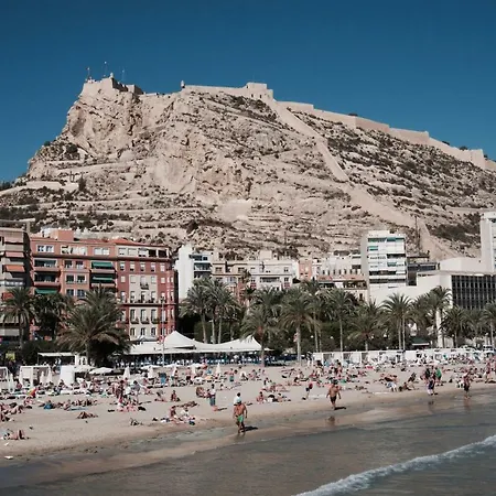Centrica - Only Women Homestay Alicante